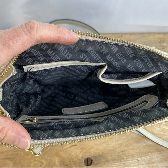 Steve Madden light gray crossbody bag with gold chain strap hardware - Picture 6 of 13